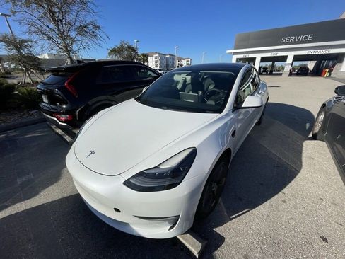 Used 2021 Tesla Model 3 Standard Range Plus image 2