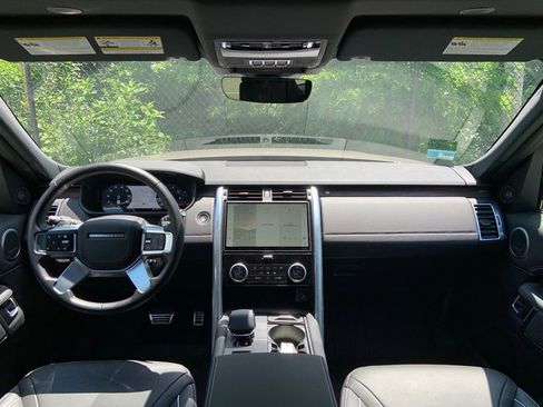Certified 2024 Land Rover Discovery Dynamic SE AWD/4WD image 17