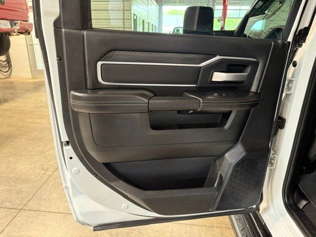 Used 2025 RAM 2500 Big Horn AWD/4WD image 34