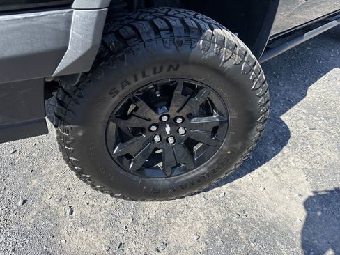 Used 2018 Chevrolet Colorado ZR2 w/ ZR2 Midnight Special Edition image 13