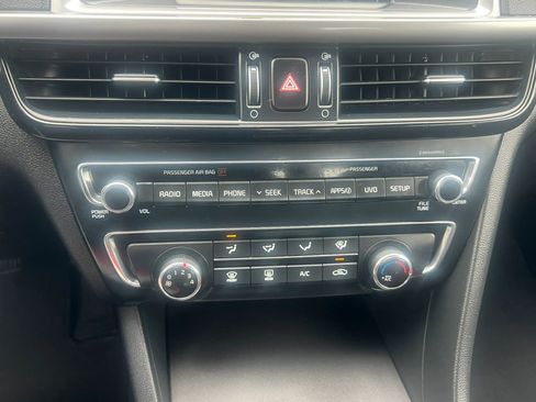 Used 2018 Kia Optima LX w/ 17" Alloy Wheels Package FWD image 23