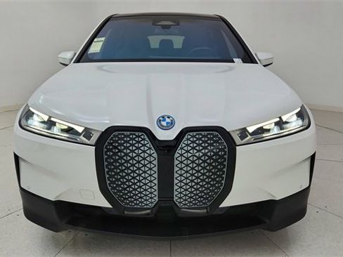 Used 2022 BMW iX xDrive50 w/ Premium Package image 13