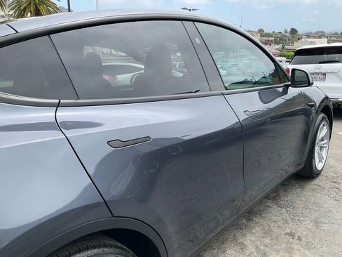 Used 2023 Tesla Model Y 2WD image 85
