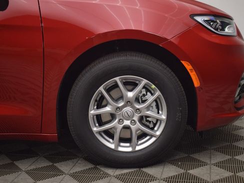 New 2026 Chrysler Pacifica Select image 7