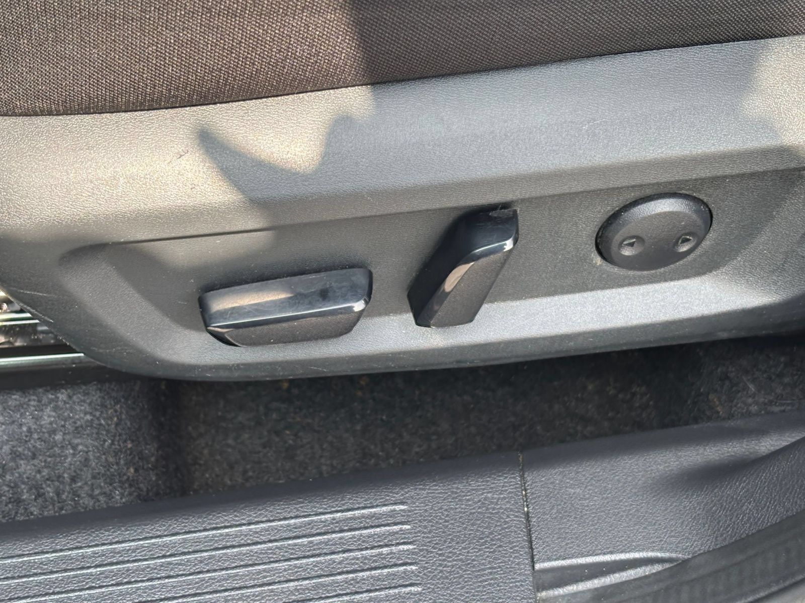 Used 2025 Nissan Rogue SV FWD image 21