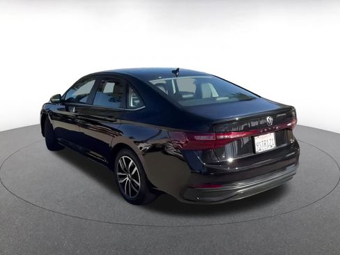 Used 2025 Volkswagen Jetta SE image 11