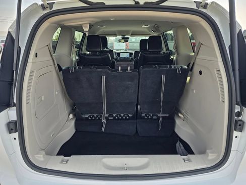 Used 2023 Chrysler Pacifica Touring-L FWD image 29