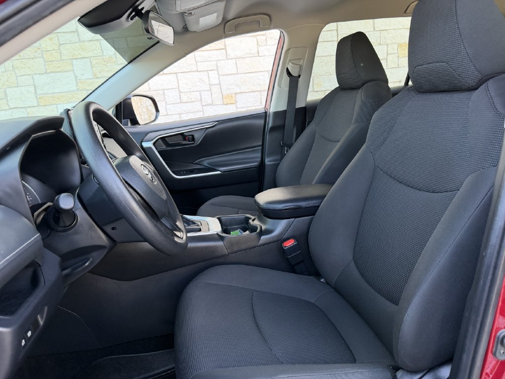 Used 2020 Toyota RAV4 LE FWD image 24