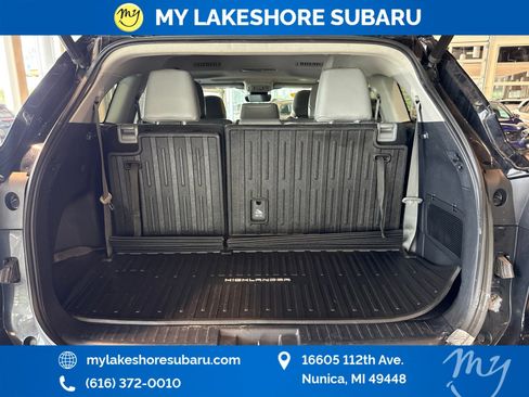 Used 2020 Toyota Highlander XLE AWD/4WD image 28
