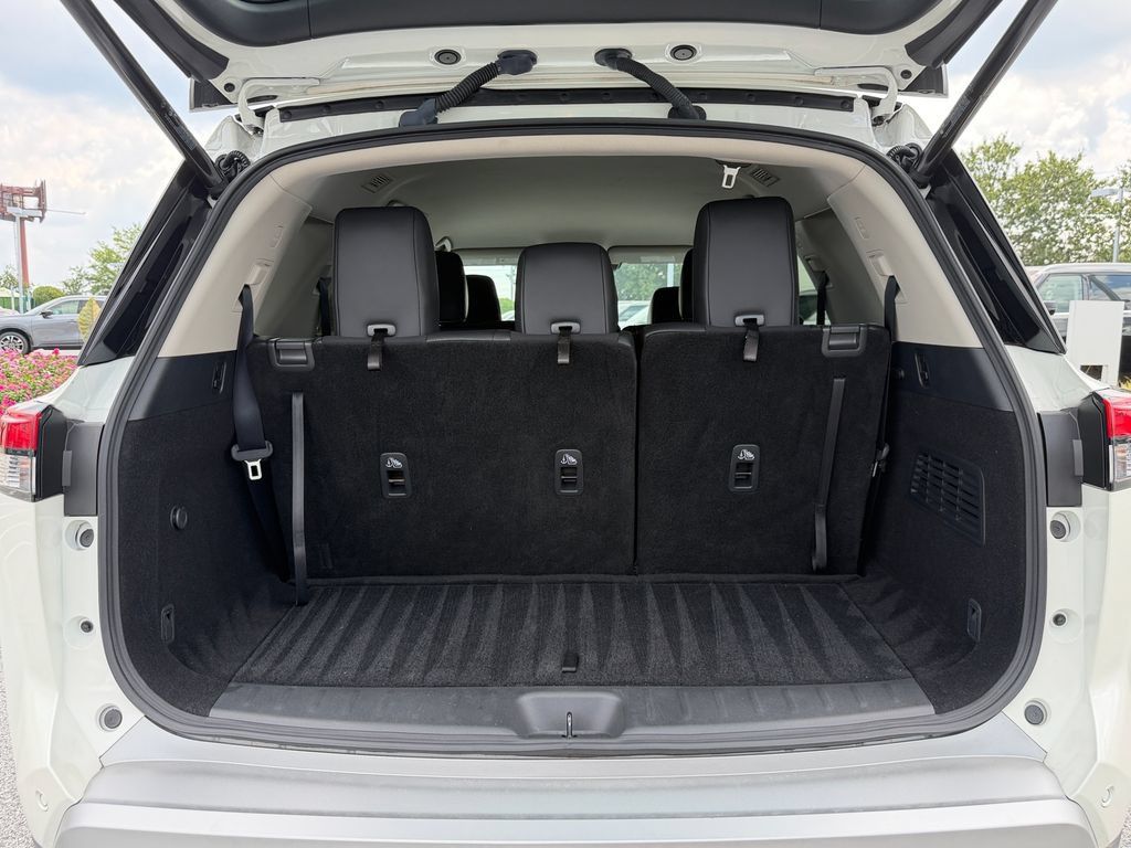 Used 2024 Nissan Pathfinder SL FWD image 15