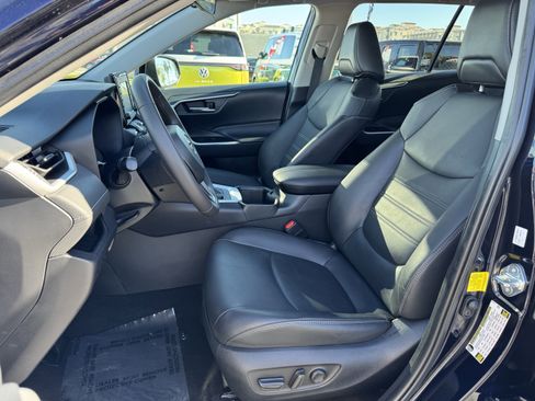 Used 2022 Toyota RAV4 XLE Premium image 16