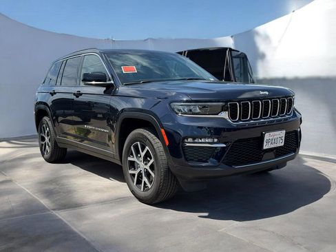 Used 2024 Jeep Grand Cherokee Limited RWD image 25