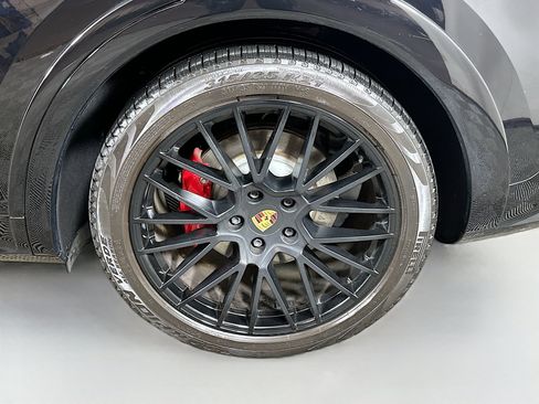 Used 2023 Porsche Cayenne GTS image 30
