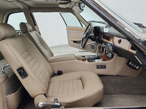 Used 1988 Jaguar XJS V12 Convertible image 31