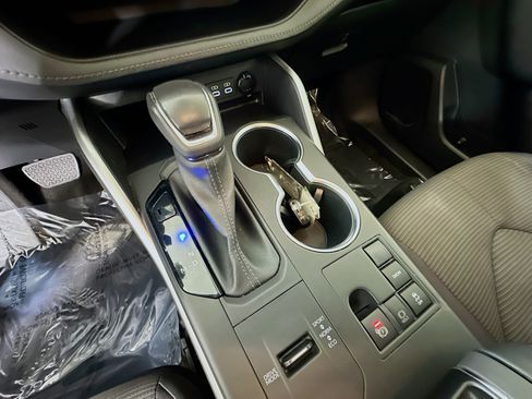 Used 2023 Toyota Highlander LE image 22