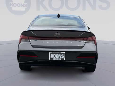 Used 2025 Hyundai Elantra SEL w/ Cargo Package FWD image 5
