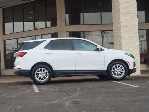 Used 2023 Chevrolet Equinox LT image 2
