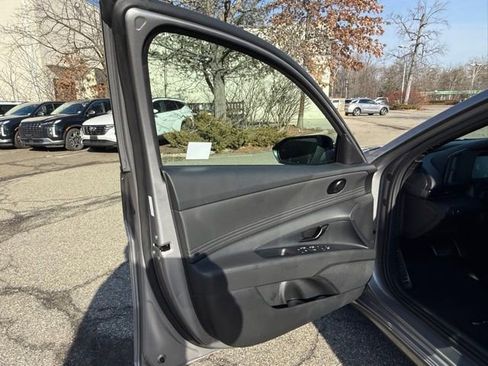 Used 2025 Hyundai Elantra Sport image 39