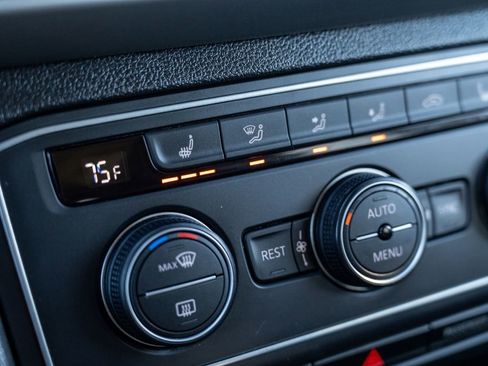 Used 2021 Volkswagen Atlas SE w/ Panoramic Sunroof Package image 30