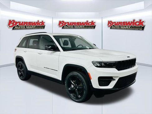 Certified 2023 Jeep Grand Cherokee Altitude image 1