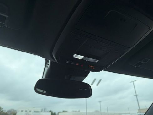 Used 2025 Buick Enclave Sport Touring image 21