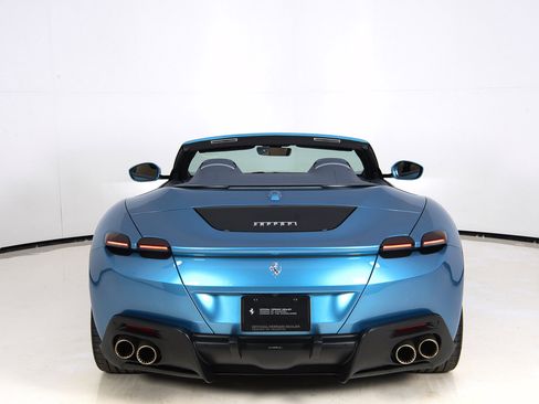 Certified 2025 Ferrari Roma Spider RWD image 10