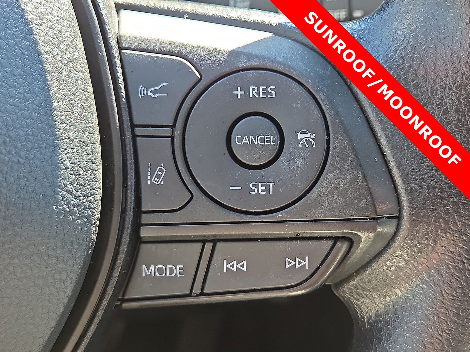 Used 2022 Toyota RAV4 XLE w/ Convenience Package AWD/4WD image 22