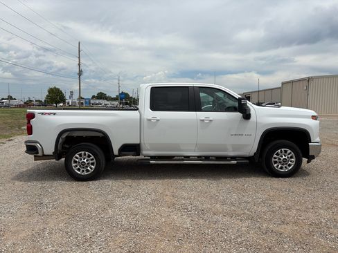 Used 2025 Chevrolet Silverado 2500 LT w/ Convenience Package AWD/4WD image 4
