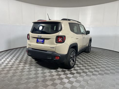 Used 2016 Jeep Renegade Latitude w/ Popular Equipment Group AWD/4WD image 8