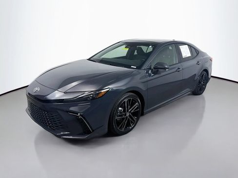 Used 2025 Toyota Camry XSE FWD image 3