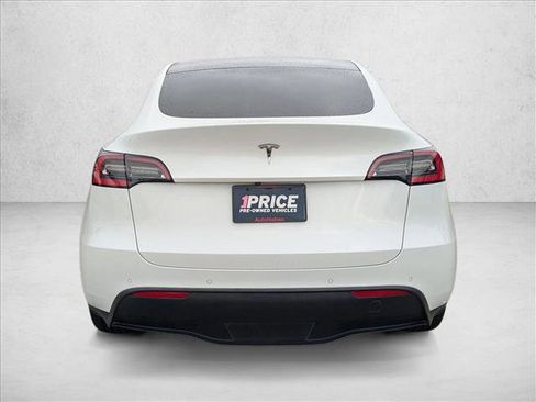 Used 2021 Tesla Model Y Long Range image 7