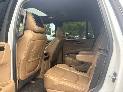 Used 2018 Cadillac Escalade Platinum AWD/4WD image 17