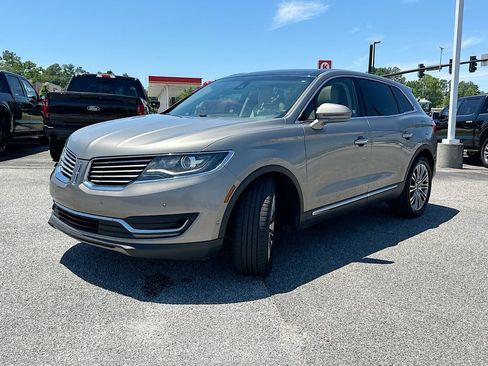 Used 2016 Lincoln MKX Reserve w/ Technology Package FWD image 2