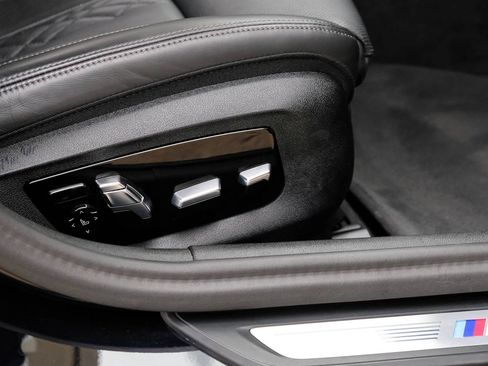 Used 2023 BMW M550i xDrive w/ Executive Package AWD/4WD image 47