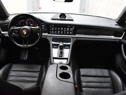 Used 2023 Porsche Panamera 4 Platinum Edition image 33