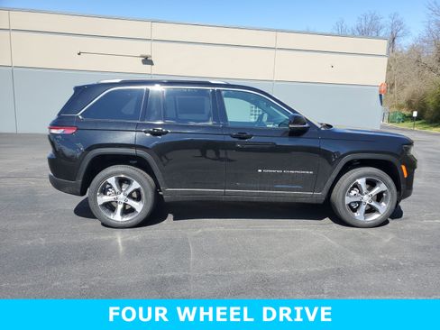 New 2025 Jeep Grand Cherokee Limited w/ Luxury Tech Group II image 3