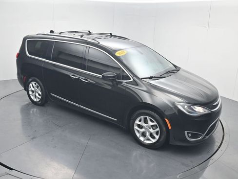 Used 2018 Chrysler Pacifica Touring-L Plus w/ Tire & Wheel Group image 63