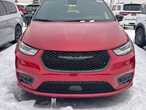 New 2026 Chrysler Pacifica Select image 2