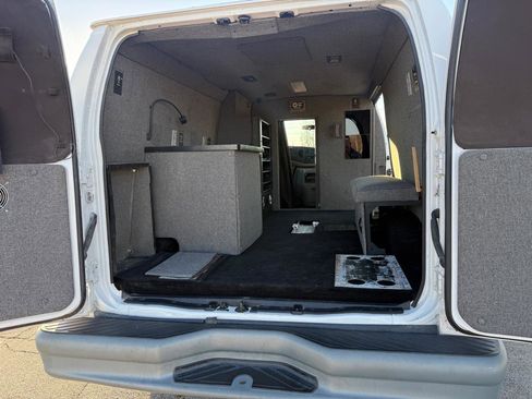 Used 2002 Ford E-350 and Econoline 350 Super Duty image 21