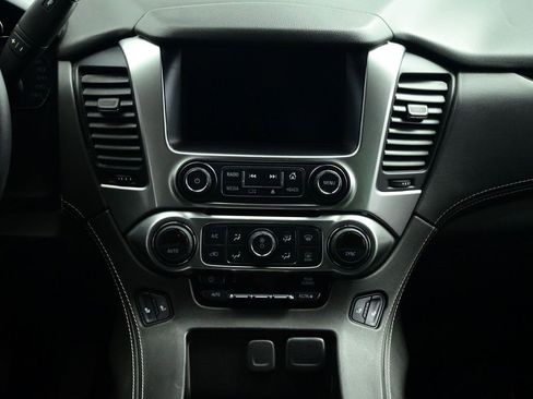 Used 2020 Chevrolet Suburban LT image 5