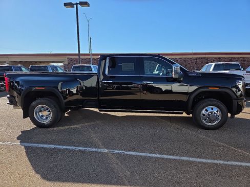 New 2026 GMC Sierra 3500 Denali Ultimate w/ LPO, Black Badging Package AWD/4WD image 4