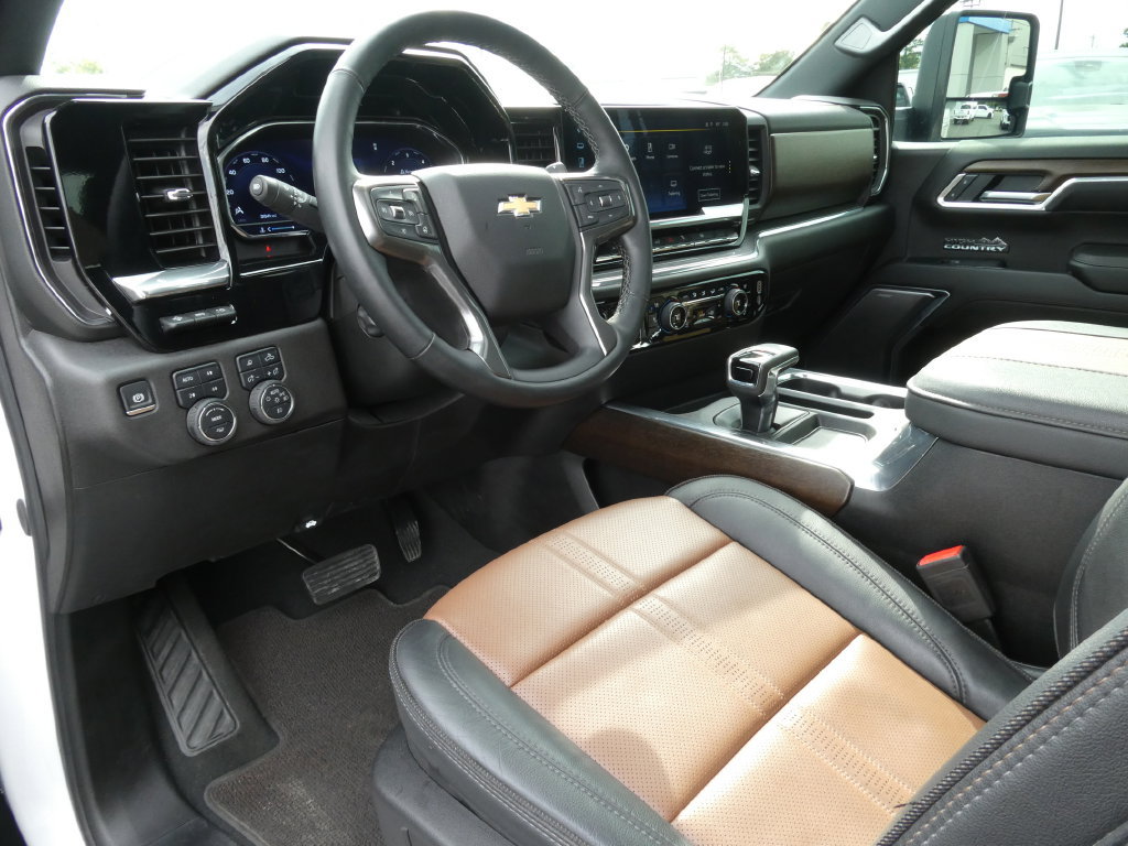 Certified 2025 Chevrolet Silverado 1500 High Country w/ Technology Package AWD/4WD image 23