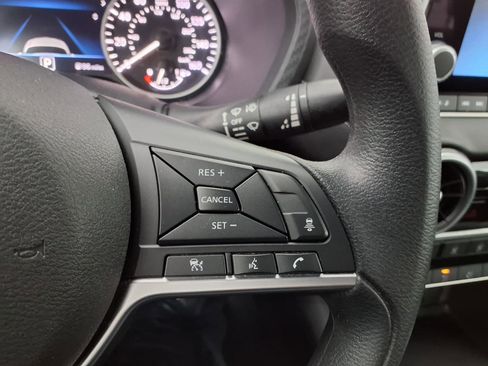 Used 2025 Nissan Sentra SV FWD image 13