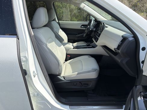 Used 2023 Nissan Pathfinder SL w/ SL Premium Package image 15