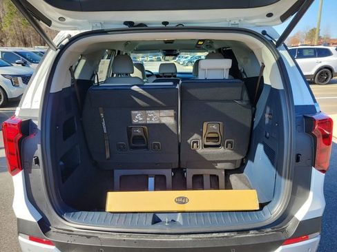 New 2026 Kia Carnival EX image 9