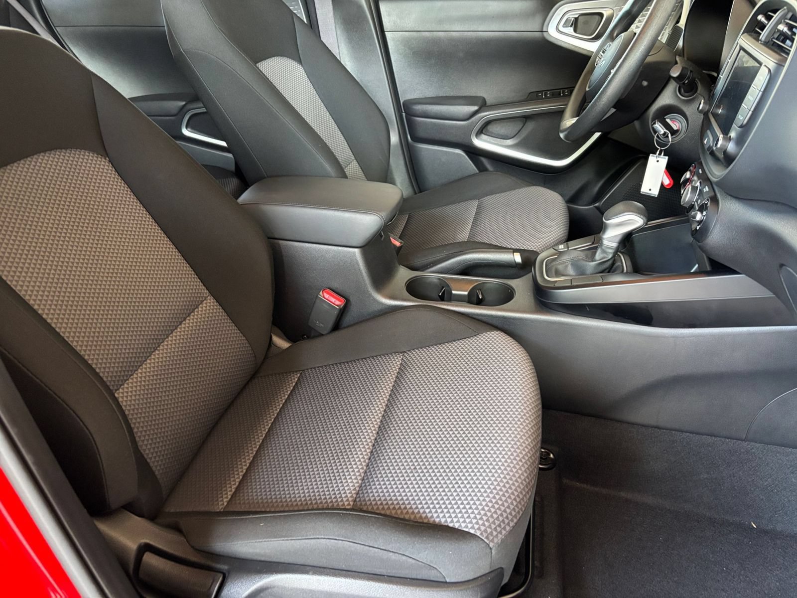 Used 2025 Kia Soul LX w/ LX Technology Package FWD image 33