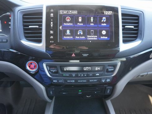 Used 2018 Honda Pilot Touring image 8
