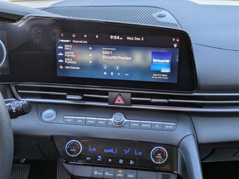 Certified 2024 Hyundai Elantra SEL image 17