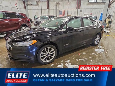 Used 2017 Ford Fusion SE image 1