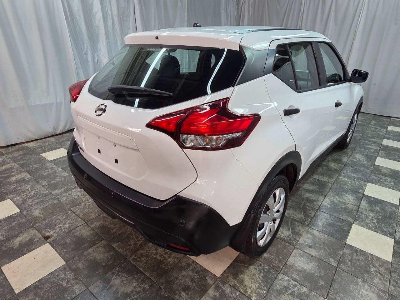 Used 2020 Nissan Kicks S FWD image 5